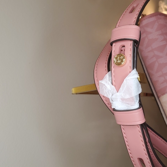 🎉HP🎉! Michael Kors 💘NWT💘 Bradshaw Convertible Purse in Smoky Rose!💘💘💘 - Picture 11 of 16